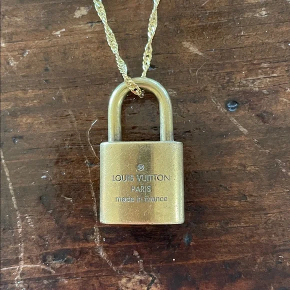 Gorgeous Authentic Louis Vuitton Padlock With Chain - Picture 3 of 6